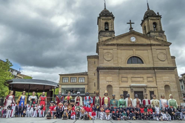Los gigantes llenan las calles de Estella por las fiestas de la Virgen del Puy