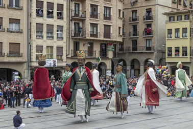 Los gigantes llenan las calles de Estella por las fiestas de la Virgen del Puy