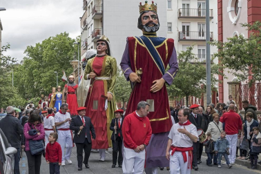 Los gigantes llenan las calles de Estella por las fiestas de la Virgen del Puy