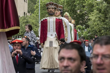 Los gigantes llenan las calles de Estella por las fiestas de la Virgen del Puy