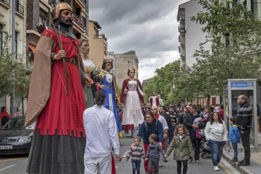 Los gigantes llenan las calles de Estella por las fiestas de la Virgen del Puy