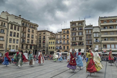 Los gigantes llenan las calles de Estella por las fiestas de la Virgen del Puy