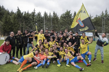 Los futbolistas de Barañáin vencieron en Arróniz y confirmaron el ascenso en una temporada en la que también han ganado la Copa IMQ.