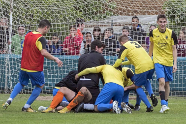 Los futbolistas de Barañáin vencieron en Arróniz y confirmaron el ascenso en una temporada en la que también han ganado la Copa IMQ.