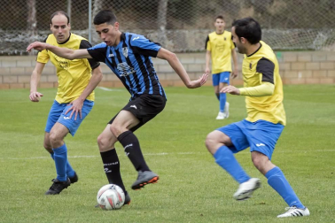 Los futbolistas de Barañáin vencieron en Arróniz y confirmaron el ascenso en una temporada en la que también han ganado la Copa IMQ.