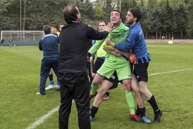 Los futbolistas de Barañáin vencieron en Arróniz y confirmaron el ascenso en una temporada en la que también han ganado la Copa IMQ.