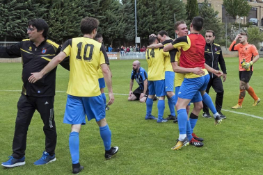 Los futbolistas de Barañáin vencieron en Arróniz y confirmaron el ascenso en una temporada en la que también han ganado la Copa IMQ.