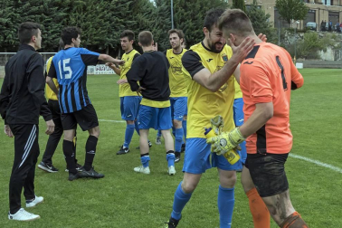 Los futbolistas de Barañáin vencieron en Arróniz y confirmaron el ascenso en una temporada en la que también han ganado la Copa IMQ.