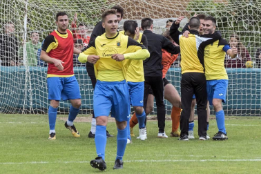 Los futbolistas de Barañáin vencieron en Arróniz y confirmaron el ascenso en una temporada en la que también han ganado la Copa IMQ.