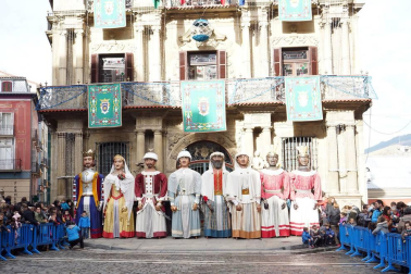 La festividad de San Saturnino ha arrancado con el desfile de Gigantes y Cabezudos