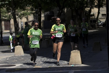 La capital navarra acogió este domingo, 2 de junio, la marcha en la que participaron alrededor de 4.000 personas, según los datos de la organización