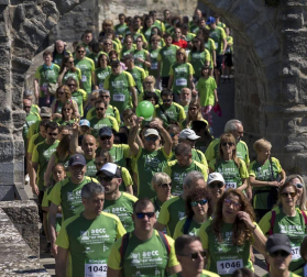 La capital navarra acogió este domingo, 2 de junio, la marcha en la que participaron alrededor de 4.000 personas, según los datos de la organización
