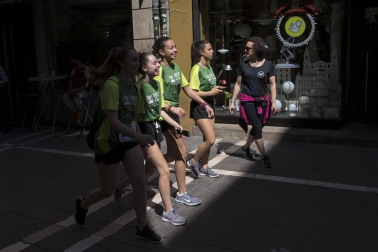 La capital navarra acogió este domingo, 2 de junio, la marcha en la que participaron alrededor de 4.000 personas, según los datos de la organización