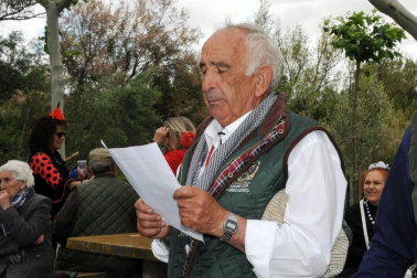 A primera hora de la mañana del sábado 25 de mayo, los romeros se acercaron a la explanada del río situada cerca de los Baños de Fitero para iniciar el recorrido hasta el Barranco, donde se celebró la misa rociera. Ya de vuelta al pueblo, los participantes disfrutaron de una comida popular en la plaza de San Raimundo que estuvo amenizada por el baile de sevillanas y en la que participó el coro rociero Senda Ancha.