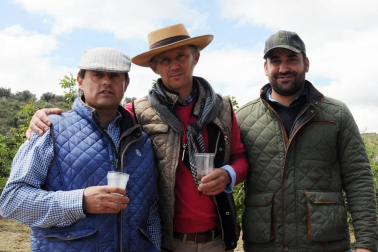 A primera hora de la mañana del sábado 25 de mayo, los romeros se acercaron a la explanada del río situada cerca de los Baños de Fitero para iniciar el recorrido hasta el Barranco, donde se celebró la misa rociera. Ya de vuelta al pueblo, los participantes disfrutaron de una comida popular en la plaza de San Raimundo que estuvo amenizada por el baile de sevillanas y en la que participó el coro rociero Senda Ancha.