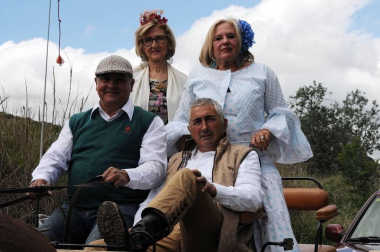A primera hora de la mañana del sábado 25 de mayo, los romeros se acercaron a la explanada del río situada cerca de los Baños de Fitero para iniciar el recorrido hasta el Barranco, donde se celebró la misa rociera. Ya de vuelta al pueblo, los participantes disfrutaron de una comida popular en la plaza de San Raimundo que estuvo amenizada por el baile de sevillanas y en la que participó el coro rociero Senda Ancha.