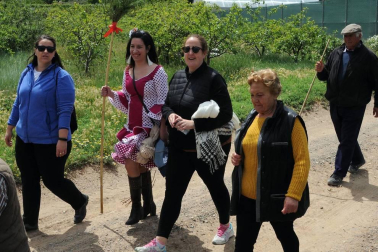A primera hora de la mañana del sábado 25 de mayo, los romeros se acercaron a la explanada del río situada cerca de los Baños de Fitero para iniciar el recorrido hasta el Barranco, donde se celebró la misa rociera. Ya de vuelta al pueblo, los participantes disfrutaron de una comida popular en la plaza de San Raimundo que estuvo amenizada por el baile de sevillanas y en la que participó el coro rociero Senda Ancha.