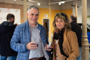 El sábado 25 los mercados municipales de Pamplona celebraron diferentes degustaciones bajo el título 'Saborea la primavera'. La cámara de ¡Click! se acercó al mercado de Santo Domingo, donde la sociedad Napardi se encargó de repartir 300 pinchos de cordero al chilindrón. El dinero recaudado se destinará a GERNA (Grupo de Enfermedades Raras de Navarra).