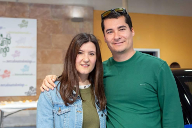 El sábado 25 los mercados municipales de Pamplona celebraron diferentes degustaciones bajo el título 'Saborea la primavera'. La cámara de ¡Click! se acercó al mercado de Santo Domingo, donde la sociedad Napardi se encargó de repartir 300 pinchos de cordero al chilindrón. El dinero recaudado se destinará a GERNA (Grupo de Enfermedades Raras de Navarra).