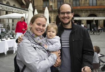 El domingo 26 de mayo se cerró una nueva edición de las fiestas que los estelleses dedican a la Virgen del Puy. Los gigantes y los gaiteros protagonizaron esta jornada, en la que diferentes comparsas bailaron por las calles de la ciudad hasta encontrarse en la plaza de San Martín, desde donde se dirigieron a la de los Fueros para cerrar su actuación.
