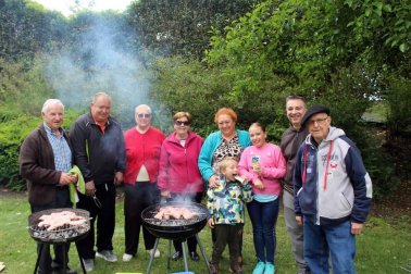 Los vecinos de esta localidad de la Comarca de Pamplona celebraron su día el sábado 25 de mayo. La cámara de ¡Click! se acercó a disfrutar junto a ellos del baile de los gigantes y de la posterior comida popular, en la que calderetes y carne a la brasa se rifaron protagonismo.