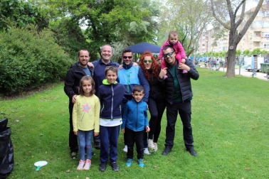 Los vecinos de esta localidad de la Comarca de Pamplona celebraron su día el sábado 25 de mayo. La cámara de ¡Click! se acercó a disfrutar junto a ellos del baile de los gigantes y de la posterior comida popular, en la que calderetes y carne a la brasa se rifaron protagonismo.