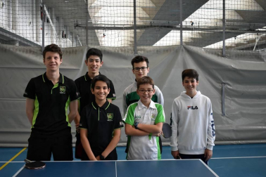 Sin duda, uno de los centros con mayor actividad deportiva en Navarra es el Estadio de Larrabide. Cualquier fin de semana todas sus instalaciones, tanto las exteriores como las interiores, acogen multitud de competiciones de varios deportes correspondientes a los Campeonatos Navarros, Juegos Deportivos de Navarra y otras competiciones. En esta ocasión, el atletismo, el tenis de mesa, el baloncesto o la pelota fueron los primeros protagonistas de un gran fin de semana de deporte.