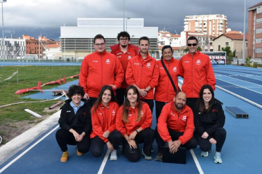 Sin duda, uno de los centros con mayor actividad deportiva en Navarra es el Estadio de Larrabide. Cualquier fin de semana todas sus instalaciones, tanto las exteriores como las interiores, acogen multitud de competiciones de varios deportes correspondientes a los Campeonatos Navarros, Juegos Deportivos de Navarra y otras competiciones. En esta ocasión, el atletismo, el tenis de mesa, el baloncesto o la pelota fueron los primeros protagonistas de un gran fin de semana de deporte.