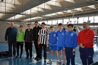 Sin duda, uno de los centros con mayor actividad deportiva en Navarra es el Estadio de Larrabide. Cualquier fin de semana todas sus instalaciones, tanto las exteriores como las interiores, acogen multitud de competiciones de varios deportes correspondientes a los Campeonatos Navarros, Juegos Deportivos de Navarra y otras competiciones. En esta ocasión, el atletismo, el tenis de mesa, el baloncesto o la pelota fueron los primeros protagonistas de un gran fin de semana de deporte.