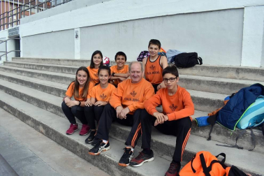 Sin duda, uno de los centros con mayor actividad deportiva en Navarra es el Estadio de Larrabide. Cualquier fin de semana todas sus instalaciones, tanto las exteriores como las interiores, acogen multitud de competiciones de varios deportes correspondientes a los Campeonatos Navarros, Juegos Deportivos de Navarra y otras competiciones. En esta ocasión, el atletismo, el tenis de mesa, el baloncesto o la pelota fueron los primeros protagonistas de un gran fin de semana de deporte.