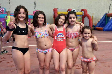 La mañana del 1 de junio los más pequeños de Corella pudieron disfrutar de dos eventos especialmente dirigidos a ellos. Por un lado, el polideportivo Miguel Indurain acogió la segunda edición de la Jornada de Multideportes, en la que también participaron pequeños de Cintruénigo. Y en la piscina municipal se celebró la fiesta de la Apyma, con hinchables, atracciones y un campeonato de pádel dirigido a los alumnos de primaria.
