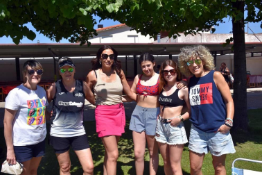 La mañana del 1 de junio los más pequeños de Corella pudieron disfrutar de dos eventos especialmente dirigidos a ellos. Por un lado, el polideportivo Miguel Indurain acogió la segunda edición de la Jornada de Multideportes, en la que también participaron pequeños de Cintruénigo. Y en la piscina municipal se celebró la fiesta de la Apyma, con hinchables, atracciones y un campeonato de pádel dirigido a los alumnos de primaria.