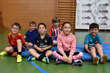 La mañana del 1 de junio los más pequeños de Corella pudieron disfrutar de dos eventos especialmente dirigidos a ellos. Por un lado, el polideportivo Miguel Indurain acogió la segunda edición de la Jornada de Multideportes, en la que también participaron pequeños de Cintruénigo. Y en la piscina municipal se celebró la fiesta de la Apyma, con hinchables, atracciones y un campeonato de pádel dirigido a los alumnos de primaria.