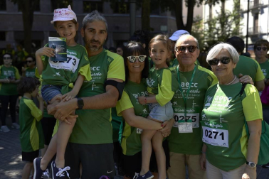 La Asociación Española Contra el Cáncer (AECC) puso en marcha el domingo 2 de junio la VI Marcha Contra el Cáncer en Navarra. Cinco kilómetros de recorrido que partieron de la Ciudadela y finalizaron en el Paseo de Sarasate en una marcha de carácter lúdico y solidario cuyos beneficios serán entregados íntegramente a investigación de esta enfermedad.