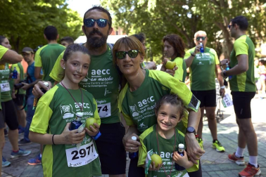 La Asociación Española Contra el Cáncer (AECC) puso en marcha el domingo 2 de junio la VI Marcha Contra el Cáncer en Navarra. Cinco kilómetros de recorrido que partieron de la Ciudadela y finalizaron en el Paseo de Sarasate en una marcha de carácter lúdico y solidario cuyos beneficios serán entregados íntegramente a investigación de esta enfermedad.