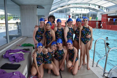 El pasado viernes 31 de mayo la piscina retráctil de la S.C.R.D Anaitasuna se llenó de natación artística, disciplina deportiva antes conocida como natación sincronizada. En este caso, se disputó la competición de “rutinas”, enmarcada dentro de los Juegos Deportivos de Navarra de Promoción.