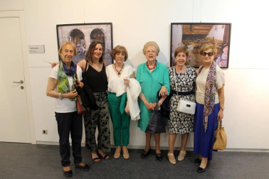 La Universidad para Mayores Francisco Ynduráin, que celebra su 20 aniversario, cerró el 1 de junio el curso académico 2018-19 con la entrega de los correspondientes diplomas a los estudiantes, la apertura de una exposición en la Casa de Cultura de Aoiz y una comida final de confraternización en el restaurante Beti Jai.