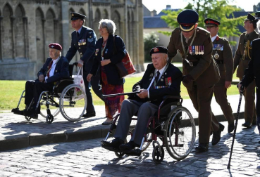 En las mismas costas de Normandía que hace 75 años hollaron 130.000 hombres para derrotar a la Alemania nazi, los líderes de los países aliados en el desembarco trataron este jueves de reanimar una alianza que vive uno de sus momentos más bajos. Las conmemoraciones se completaron con otros homenajes nacionales en varios lugares de la geografía normanda por parte de los países que también estuvieron implicados en el Día D.