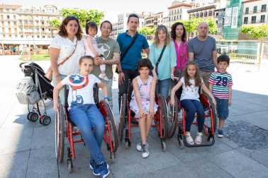 El 1 de junio ACODIFNA, Asociación Coordinadora de Personas con Discapacidad Física de Navarra, puso en marcha su jornada anual de sensibilización bajo el nombre 'Siéntate, Participa y Cuéntanos', que se desarrolló en la Plaza del Castillo. Además del stand informativo se abrieron zonas de juegos inclusivos y deportes adaptados. Durante el evento se procedió a la entrega del Premio ACODIFNA 2019 y los galardones del Concurso de Dibujo infantil.