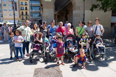El 1 de junio ACODIFNA, Asociación Coordinadora de Personas con Discapacidad Física de Navarra, puso en marcha su jornada anual de sensibilización bajo el nombre 'Siéntate, Participa y Cuéntanos', que se desarrolló en la Plaza del Castillo. Además del stand informativo se abrieron zonas de juegos inclusivos y deportes adaptados. Durante el evento se procedió a la entrega del Premio ACODIFNA 2019 y los galardones del Concurso de Dibujo infantil.