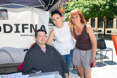El 1 de junio ACODIFNA, Asociación Coordinadora de Personas con Discapacidad Física de Navarra, puso en marcha su jornada anual de sensibilización bajo el nombre 'Siéntate, Participa y Cuéntanos', que se desarrolló en la Plaza del Castillo. Además del stand informativo se abrieron zonas de juegos inclusivos y deportes adaptados. Durante el evento se procedió a la entrega del Premio ACODIFNA 2019 y los galardones del Concurso de Dibujo infantil.