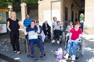 El 1 de junio ACODIFNA, Asociación Coordinadora de Personas con Discapacidad Física de Navarra, puso en marcha su jornada anual de sensibilización bajo el nombre 'Siéntate, Participa y Cuéntanos', que se desarrolló en la Plaza del Castillo. Además del stand informativo se abrieron zonas de juegos inclusivos y deportes adaptados. Durante el evento se procedió a la entrega del Premio ACODIFNA 2019 y los galardones del Concurso de Dibujo infantil.