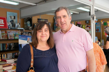 Del 24 de mayo al 2 de junio, la Plaza del Castillo volvió a convertirse en una librería al aire libre con la puesta en marcha de la decimoctava edición de la Feria del Libro de Pamplona. Once librerías instalaron sus stands en este céntrico espacio: Abarzuza, Arista, Chundarata, Elkar Comedias, Elkar Leire, Katakrak, Muga, Miriam, Nerea, Troa y Walden.