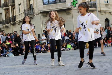 La campaña 'Comercio hace ciudad' llena de actividades, música, hinchables y promociones los barrios de Pamplona todos fines de semana de junio. Este viernes comenzaron en los barrios Iturrama y Ensanche.