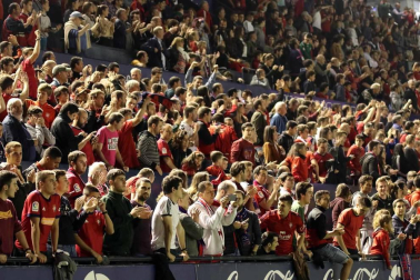 Fotos del búscate en la grada del Osasuna 1 - 0 Oviedo