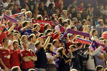 Fotos del búscate en la grada del Osasuna 1 - 0 Oviedo