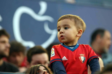 Fotos del búscate en la grada del Osasuna 1 - 0 Oviedo
