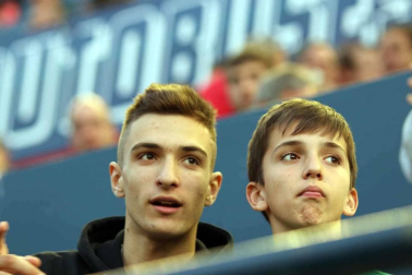 Fotos del búscate en la grada del Osasuna 1 - 0 Oviedo