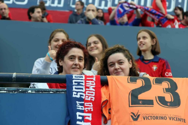 Fotos del búscate en la grada del Osasuna 1 - 0 Oviedo