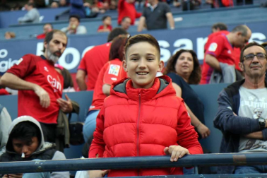 Fotos del búscate en la grada del Osasuna 1 - 0 Oviedo